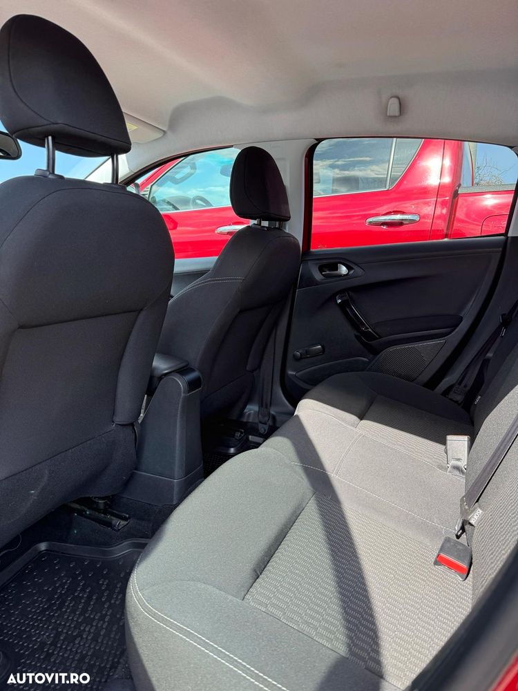 Peugeot 208 1.2 L PureTech ETG Active - 9