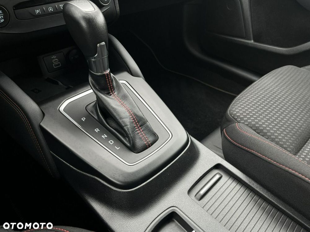 Ford Focus 1.0 EcoBoost Hybrid ST-LINE X - 32