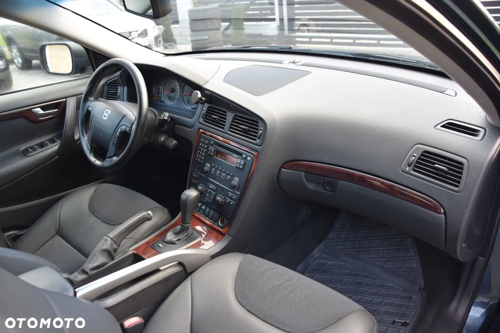Volvo XC 70 AWD Momentum - 27