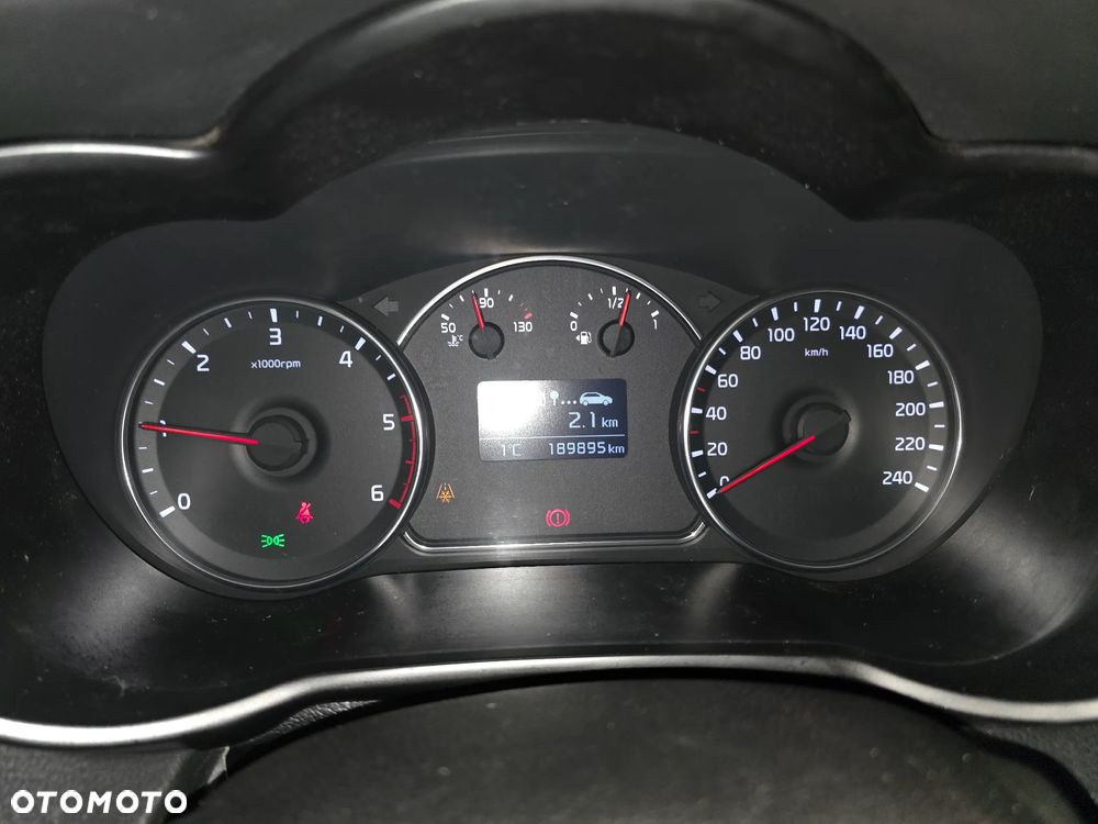 Kia Carens 1.7 CRDi Vision - 21