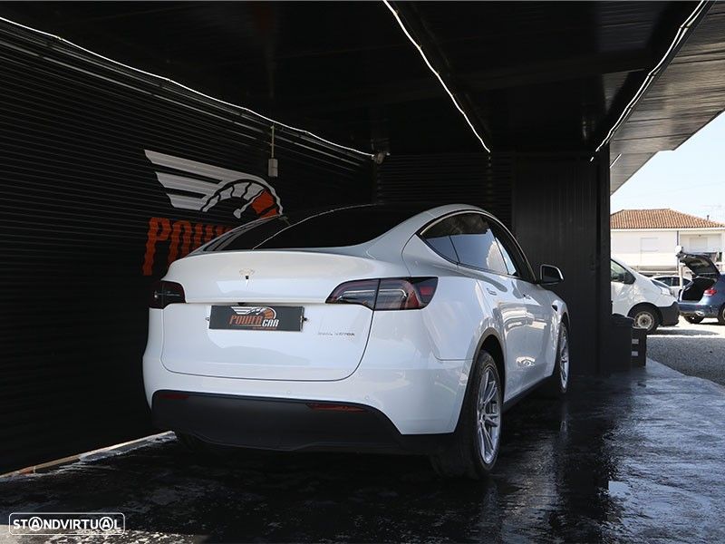 Tesla Model Y - 2