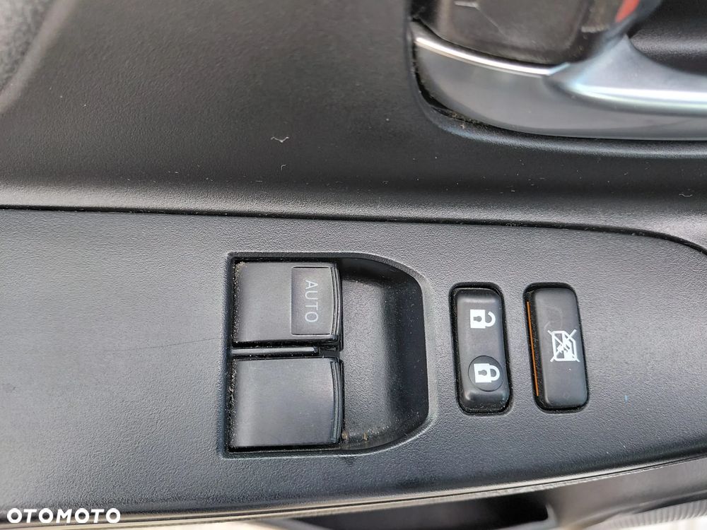 Toyota Yaris 1.0 VVT-i - 25