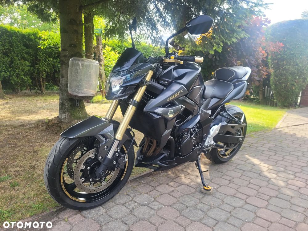 Suzuki GSR - 17