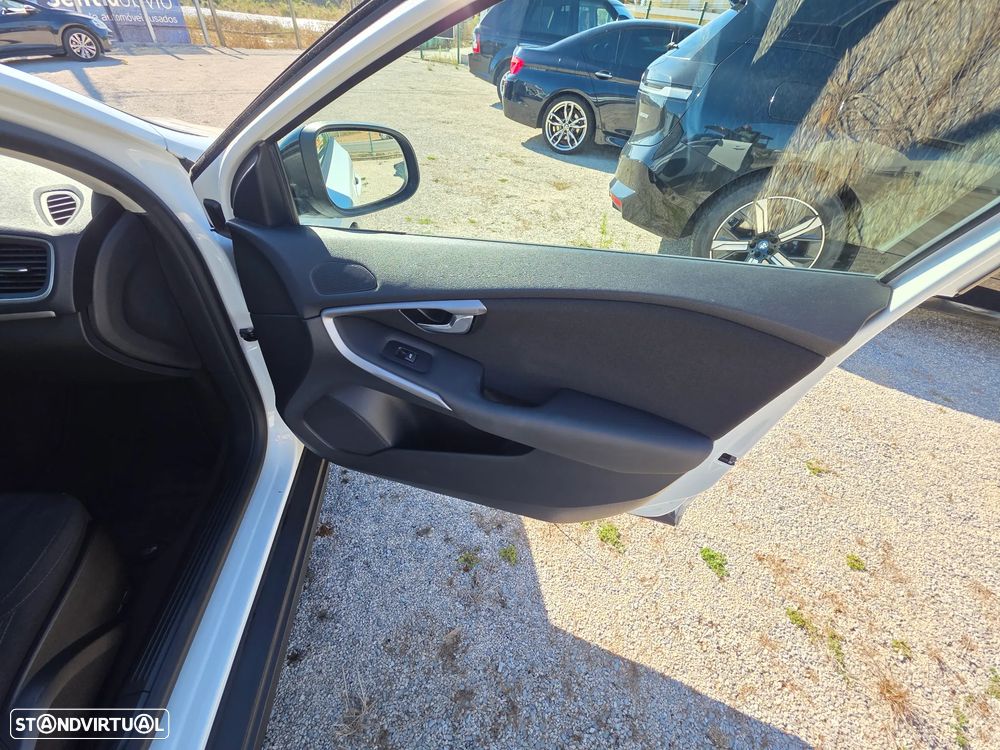 Volvo V40 - 24
