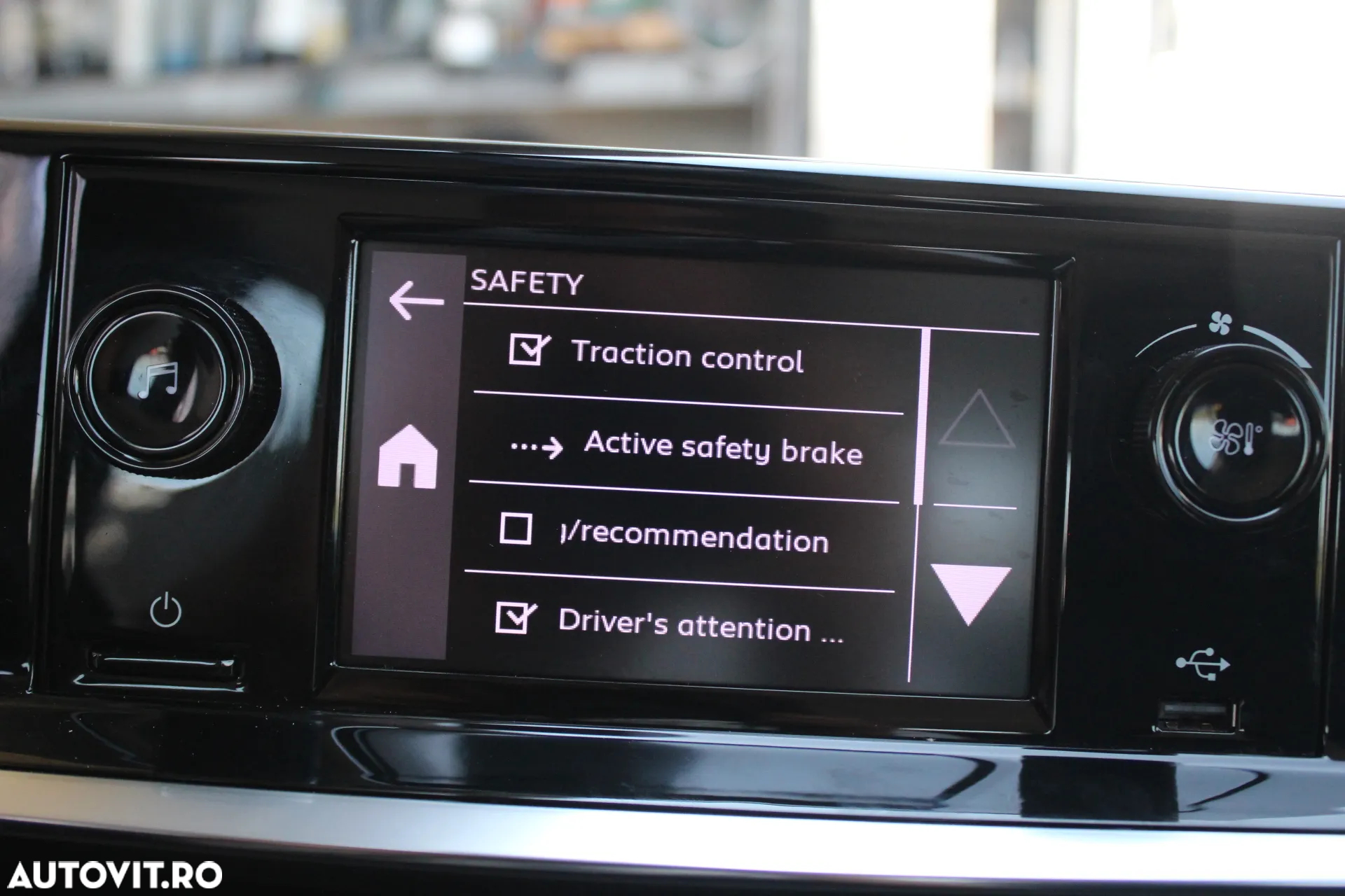 Peugeot 208 1.2L PureTech 75 S&S BVM5 Active - 8