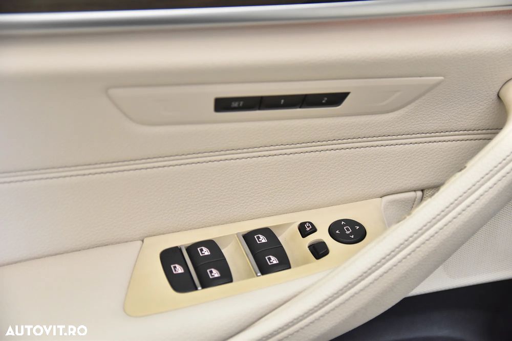 BMW Seria 5 520i Aut. Luxury Line - 14