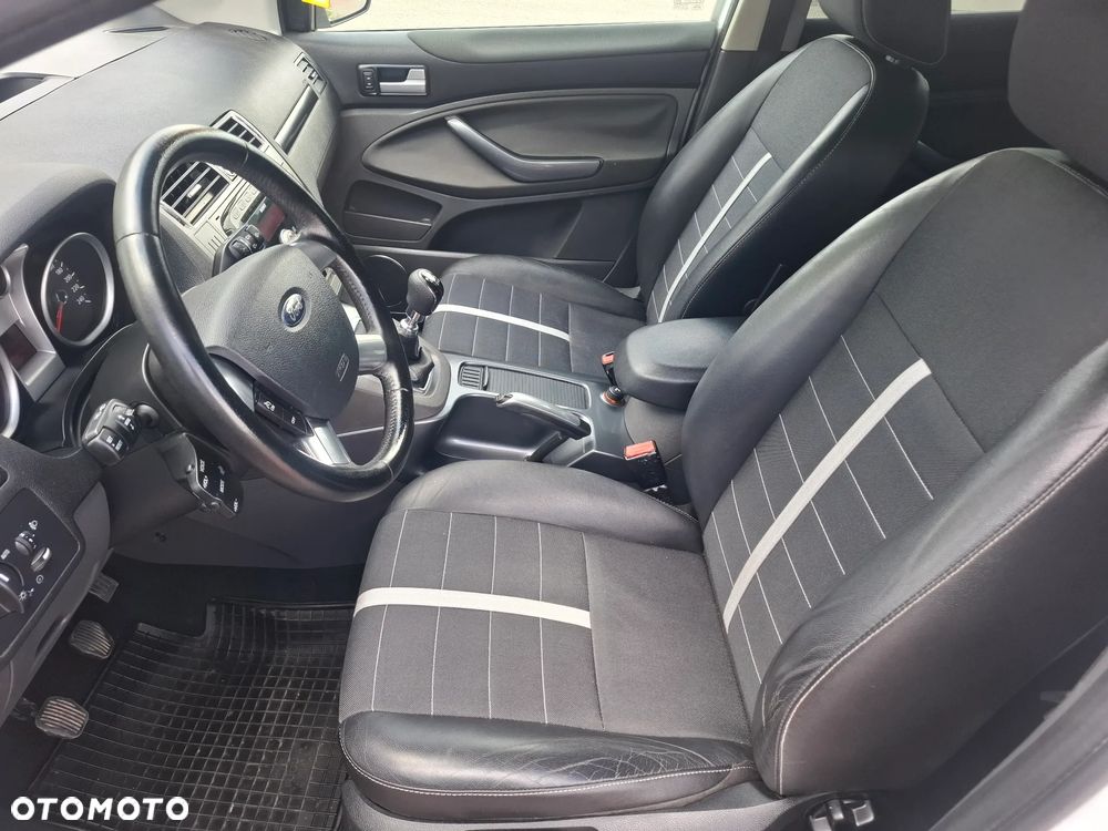 Ford Kuga 2.0 TDCi 2x4 Titanium - 21