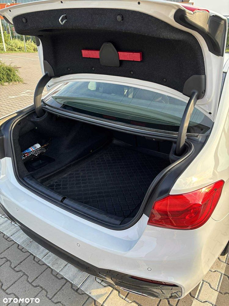 BMW Seria 5 518d M Sport - 17