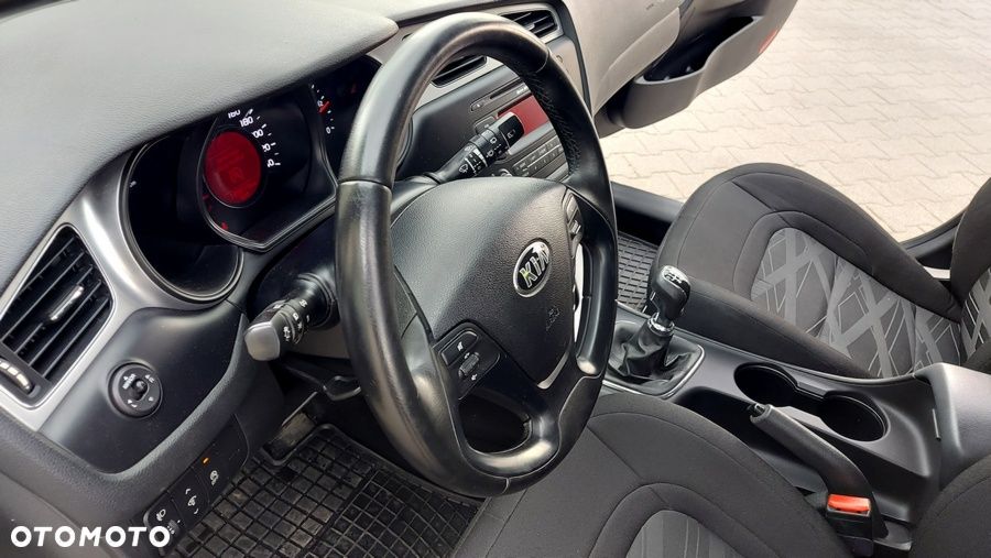 Kia Ceed - 12