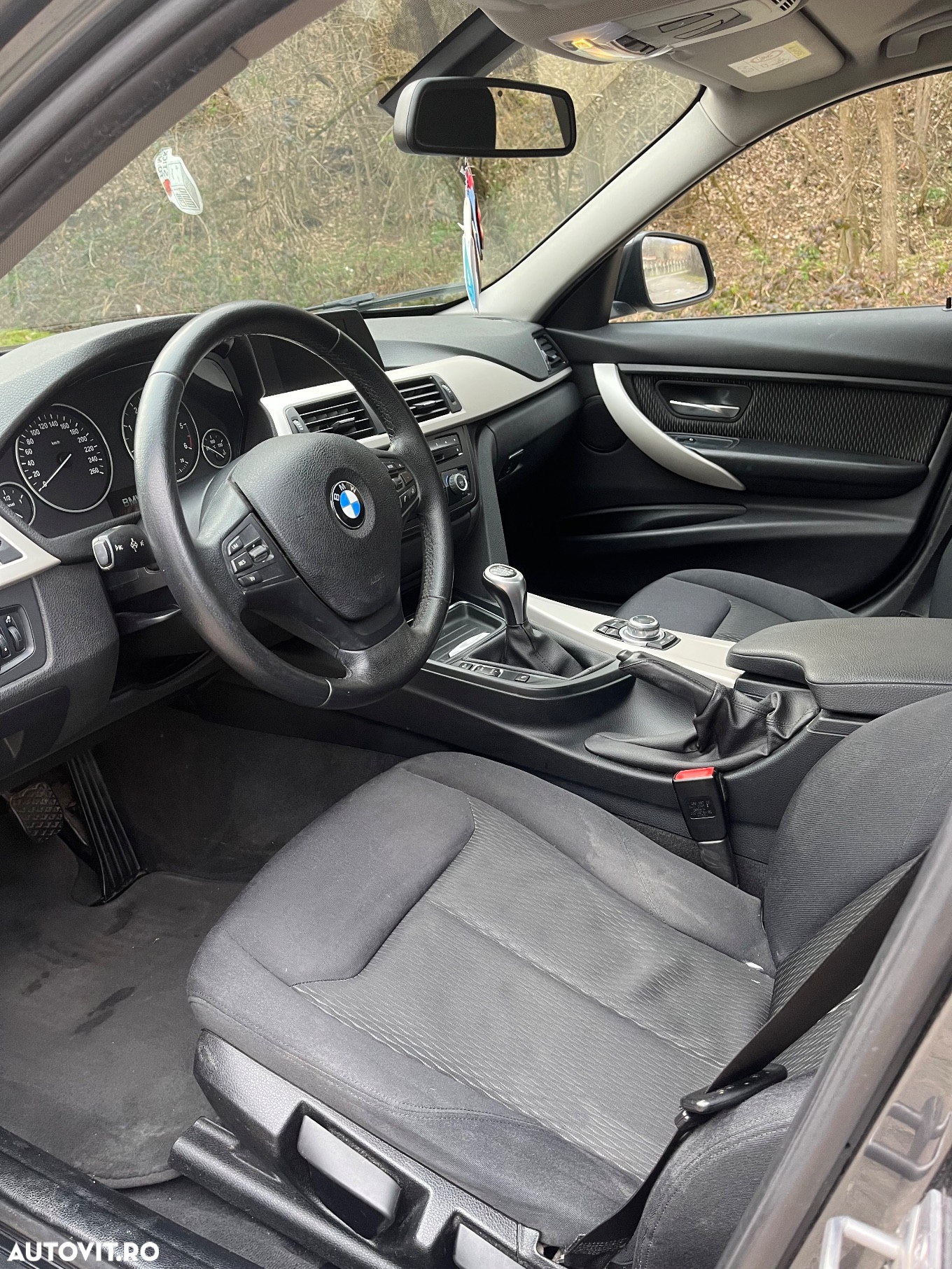 BMW Seria 3 318d - 11