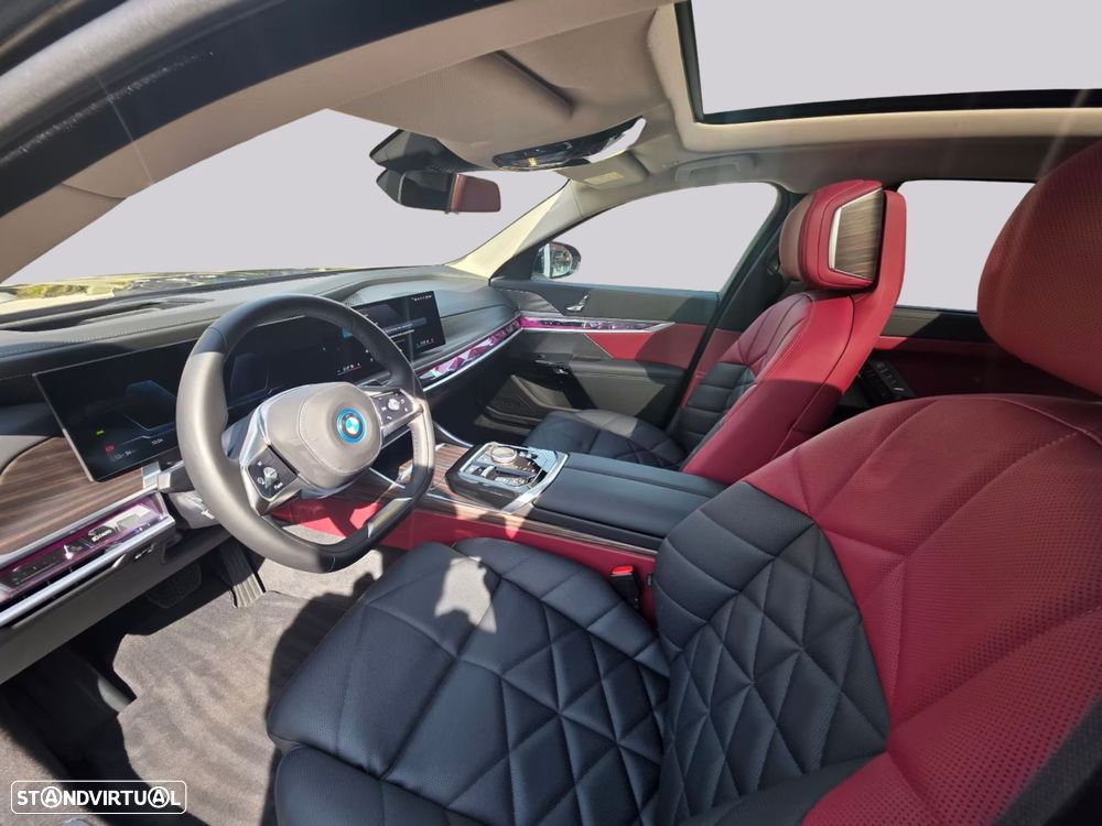 BMW i7 - 6