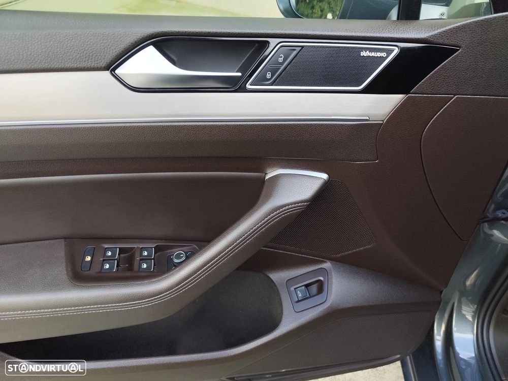 VW Passat Variant 2.0 TDI Highline DSG - 16