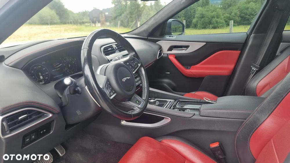 Jaguar F-Pace 25t AWD R-Sport - 7