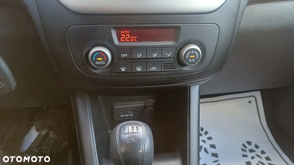 Kia Venga 1.4 Business Line - 12