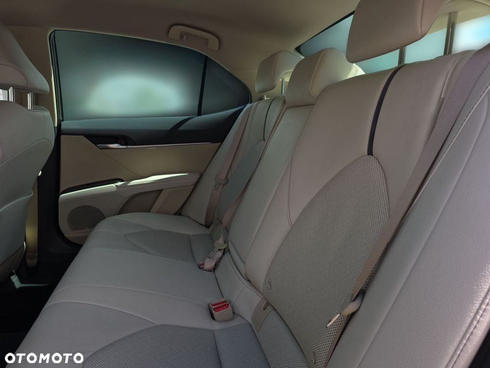 Toyota Camry 2.5 Hybrid Executive CVT - 14