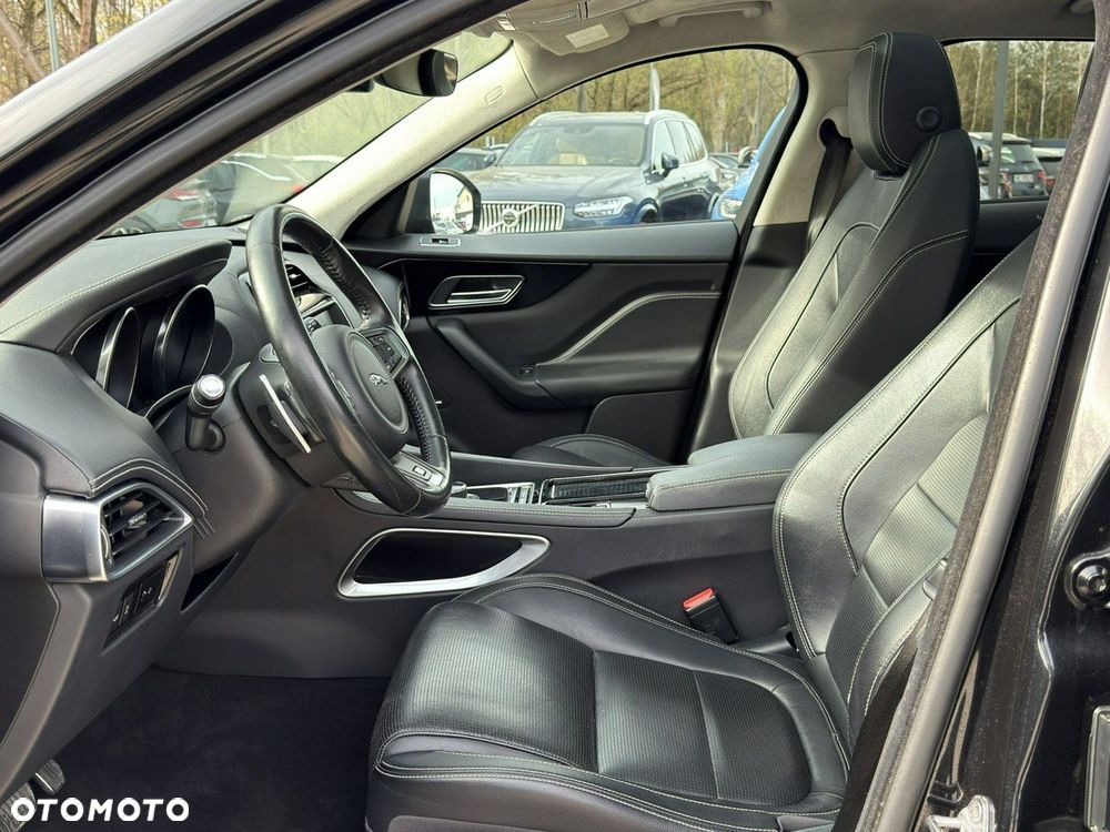 Jaguar F-Pace 2.0 i4D AWD R-Sport - 12