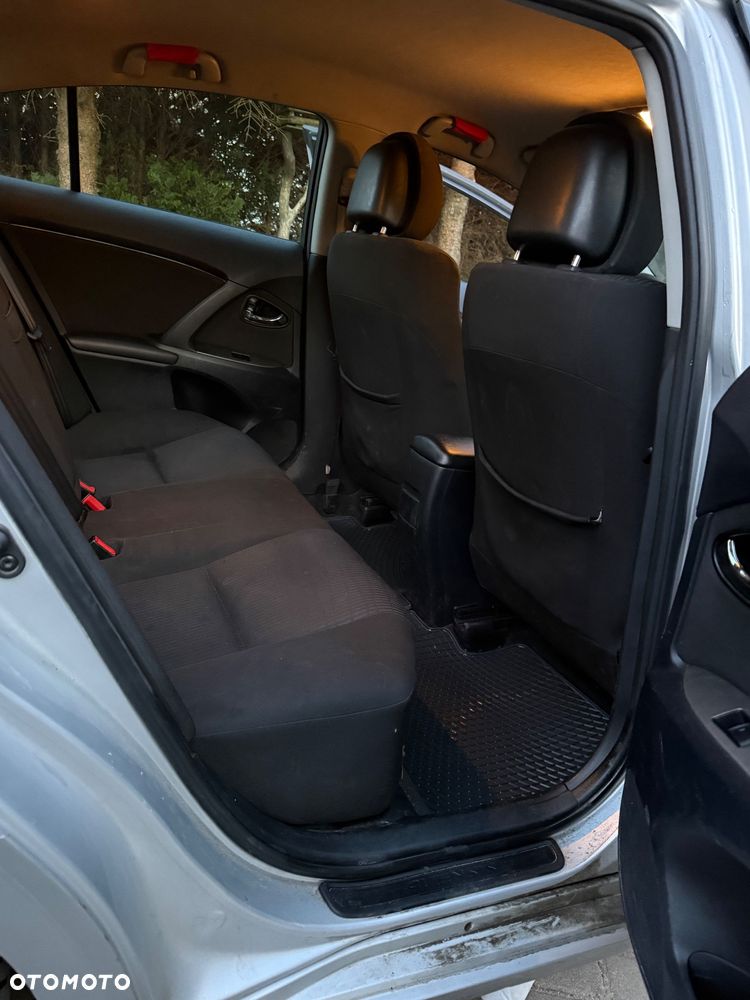 Toyota Avensis 2.0 D-4D Luna - 24