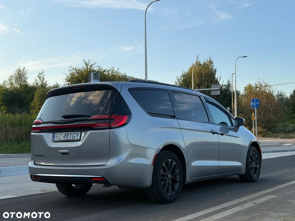 Chrysler Pacifica - 4