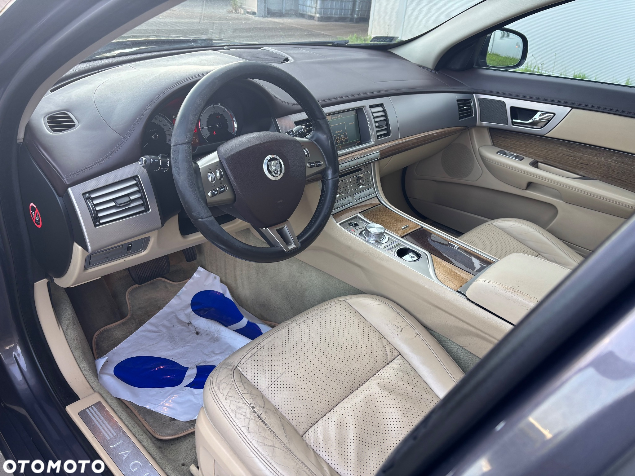 Jaguar XF 3.0 V6 D Premium Luxury - 23