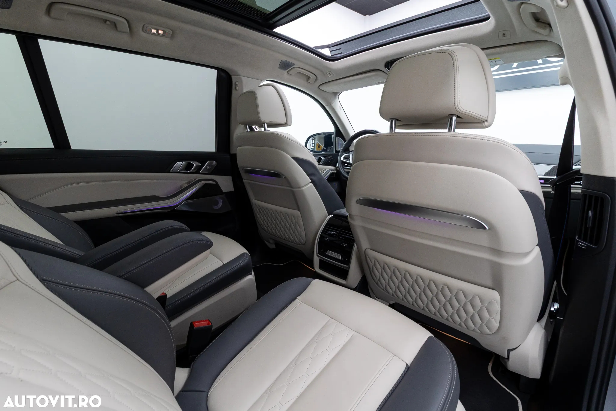 BMW X7 M60i xDrive AT MHEV - 38