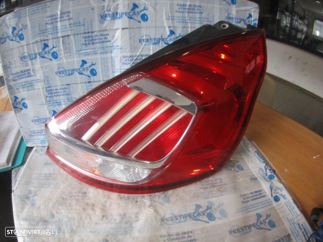 Farol Tras 00199726 FORD FIESTA 6 2017 1.5TDCI 95CV 5P CINZA ESCURO DRT ORIGINAL - 1