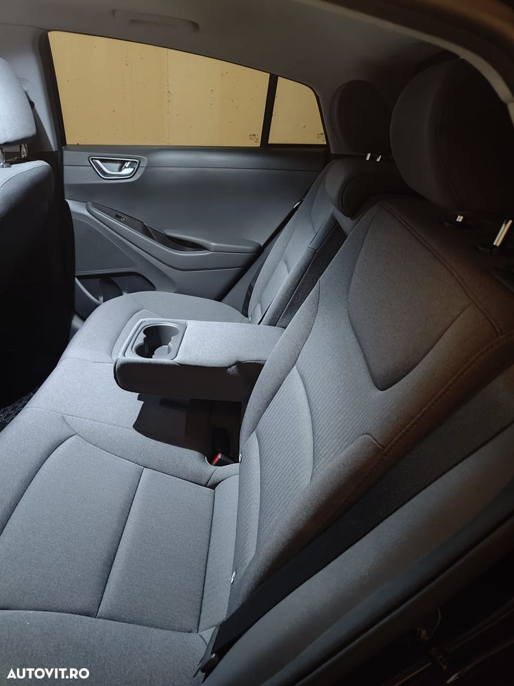 Hyundai IONIQ - 13