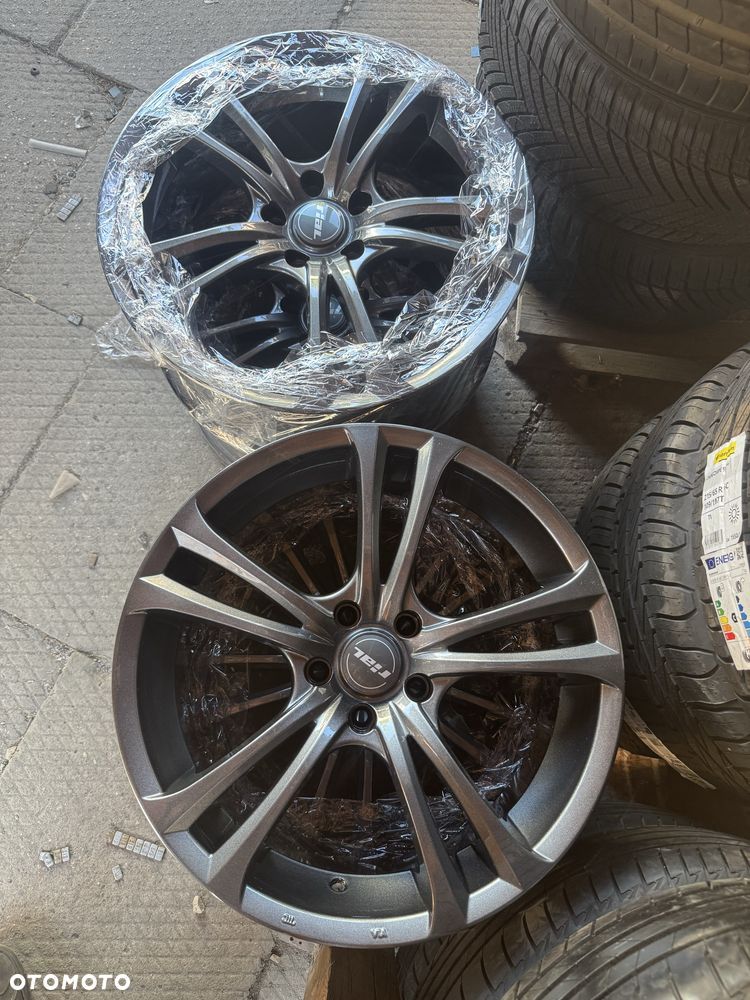 Felgi aluminiowe 5x114,3 8x19 et40 po renowacji - 3