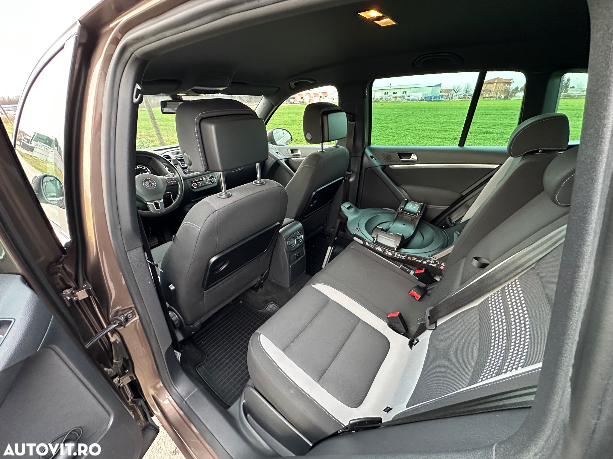 Volkswagen Tiguan - 8