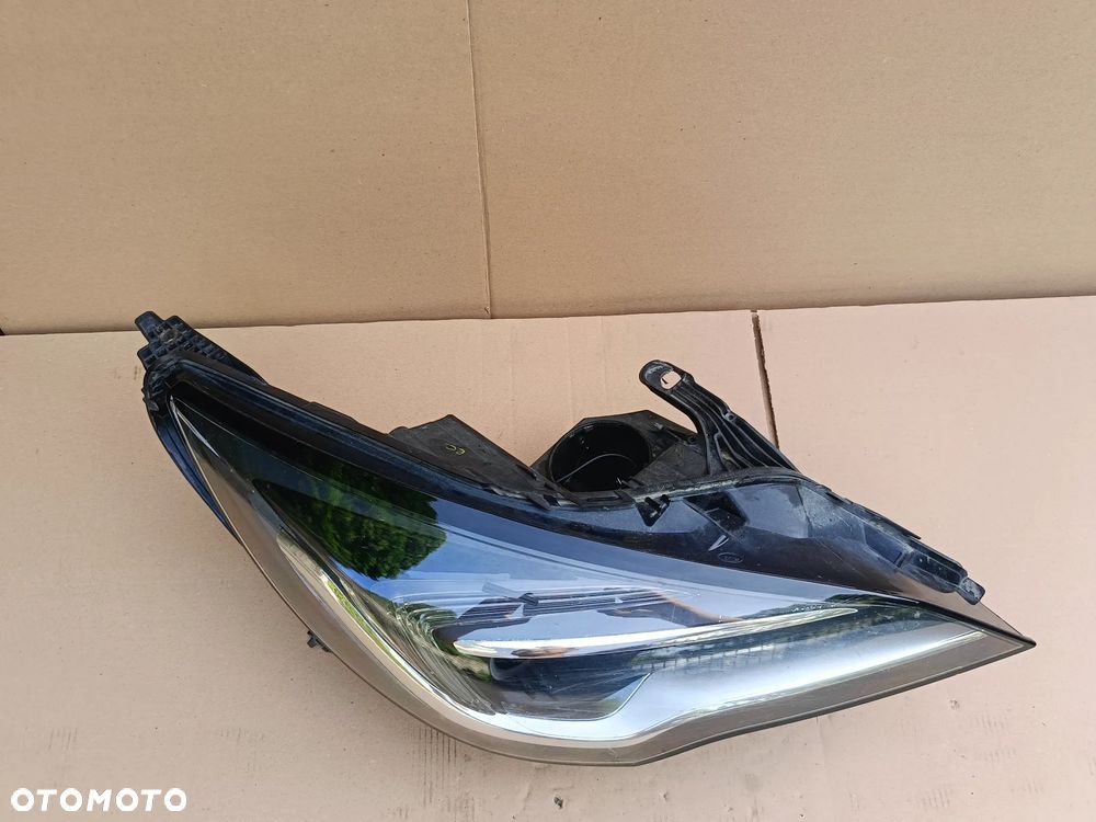 Lampa przednia prawa LED Opel Astra V 5 K oryg 39047199 - 2