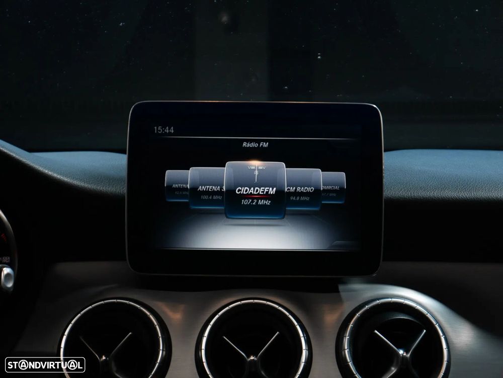 Mercedes-Benz CLA 200 d Shooting Brake AMG Line Aut. - 16