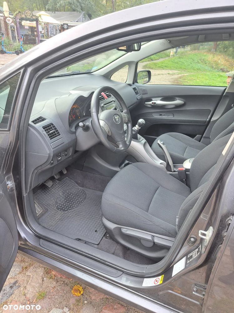 Toyota Auris - 11