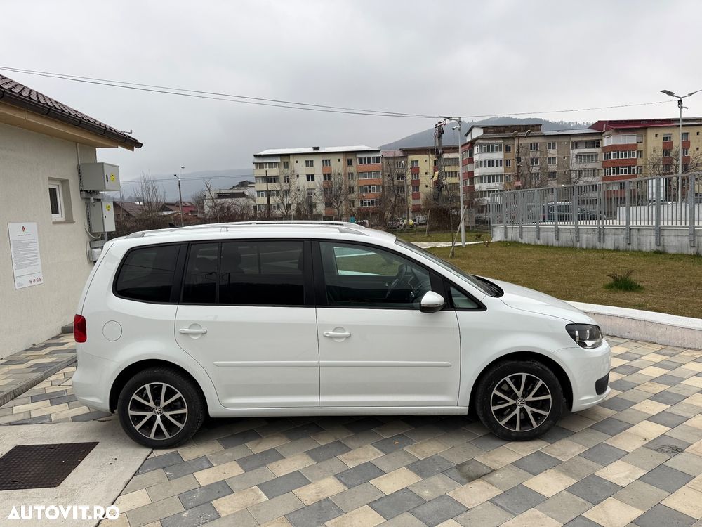 Volkswagen Touran 2.0 TDI DPF BlueMotion Technology DSG Comfortline - 18