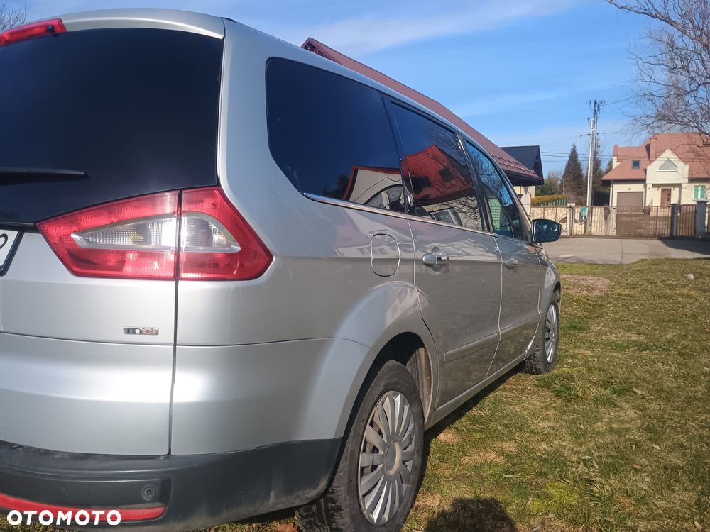 Ford Galaxy 2010 photo 4