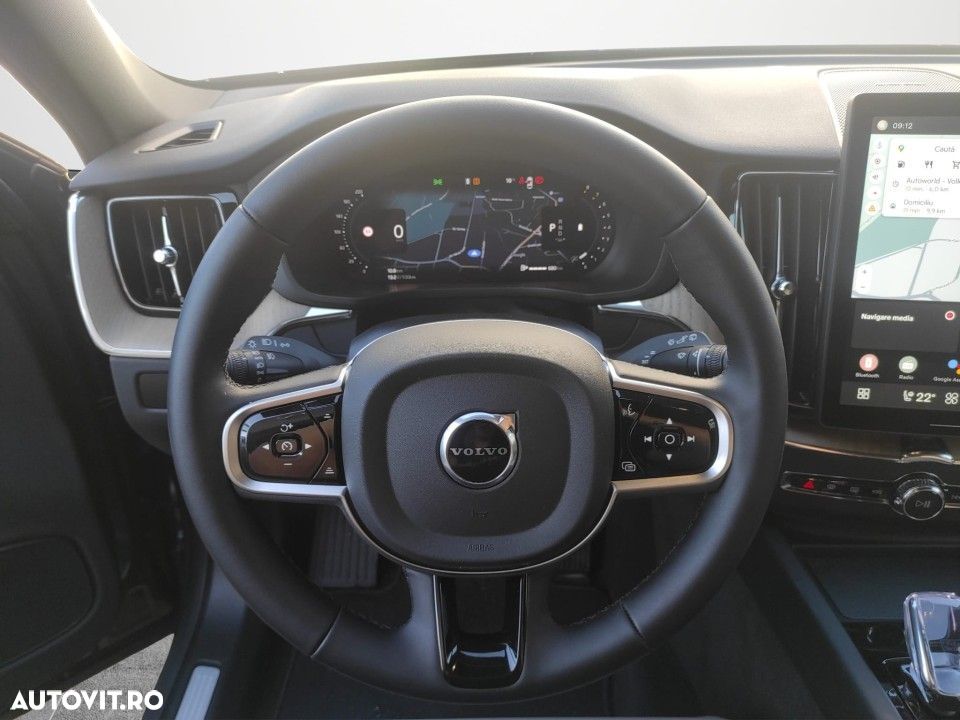 Volvo XC 60 B5 AT AWD MHEV Plus Dark - 11