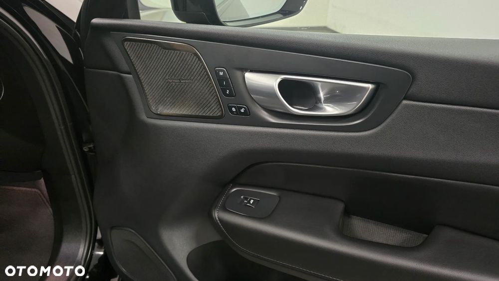 Volvo XC 60 B4 D Plus Dark - 21
