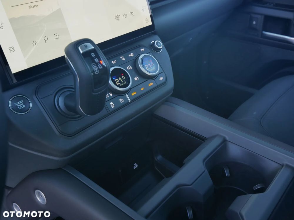 Land Rover Defender - 20