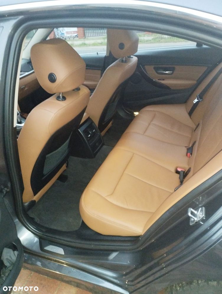 BMW Seria 3 328i Luxury Line - 8