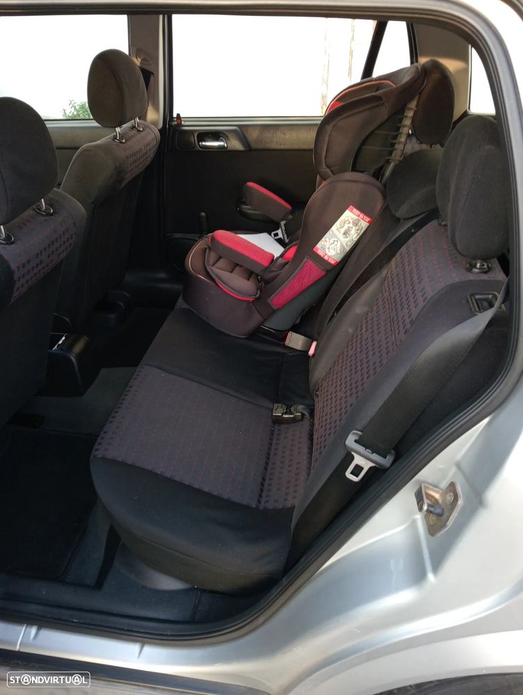 Opel Astra Caravan - 9