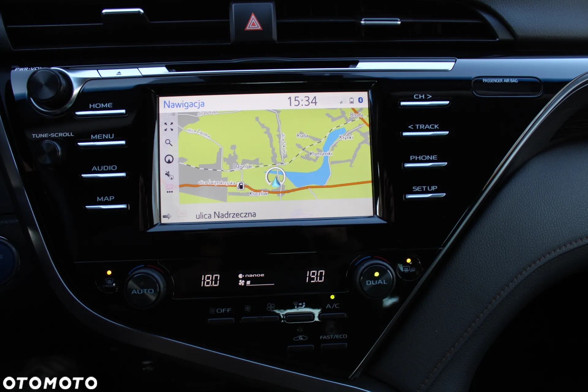 Toyota Camry 2.5 Hybrid Comfort CVT - 23