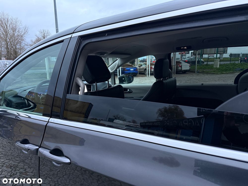 Chrysler Pacifica - 23