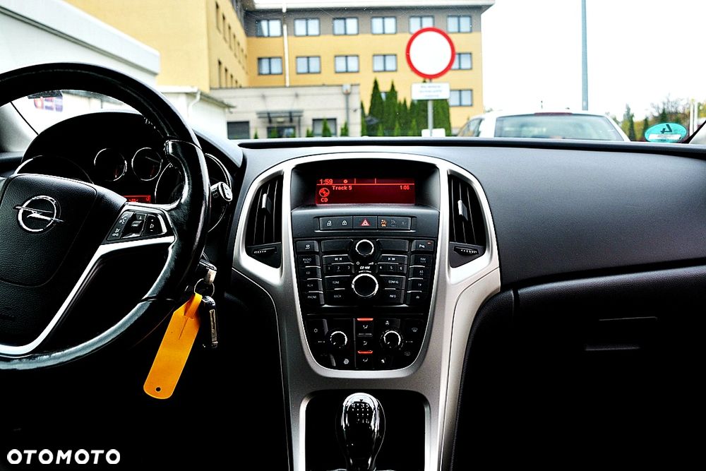 Opel Astra 2011 photo 3