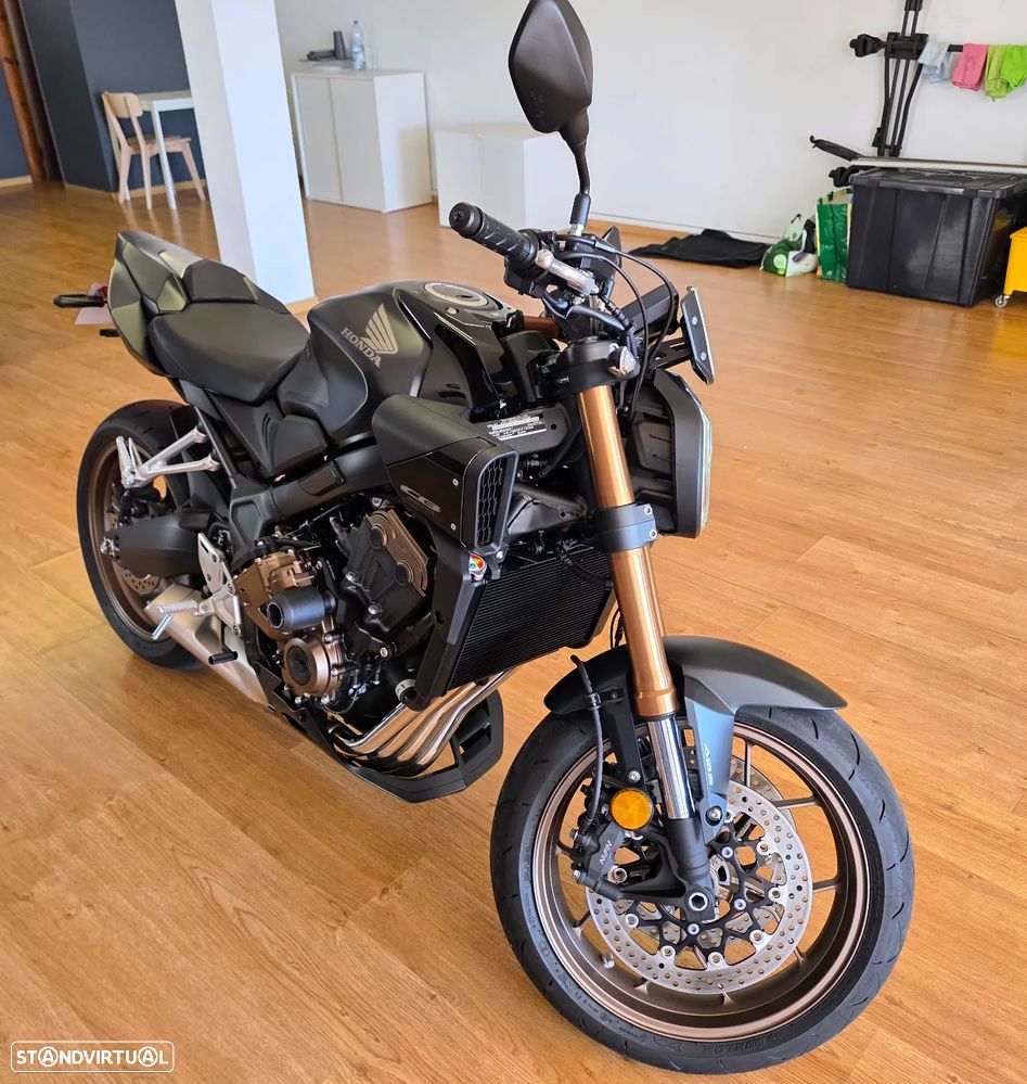Honda CB R - 6