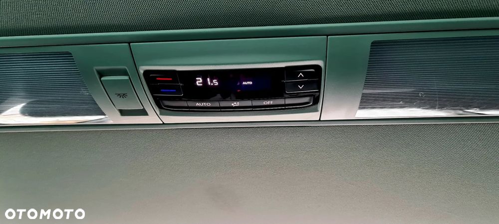 Volkswagen Multivan - 30