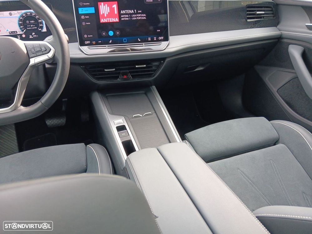 VW Passat Variant 2.0 TDi Business DSG - 11