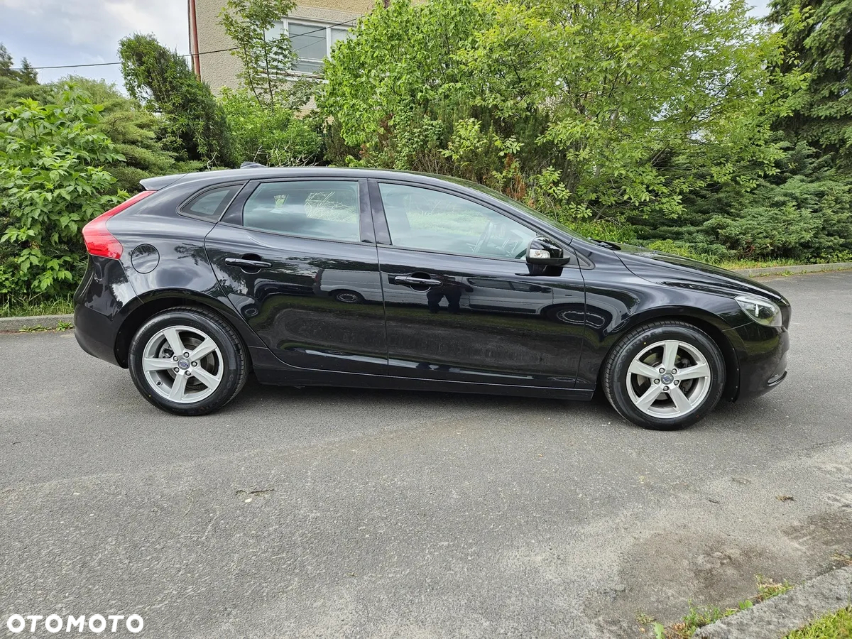 Volvo V40 D2 Momentum - 2