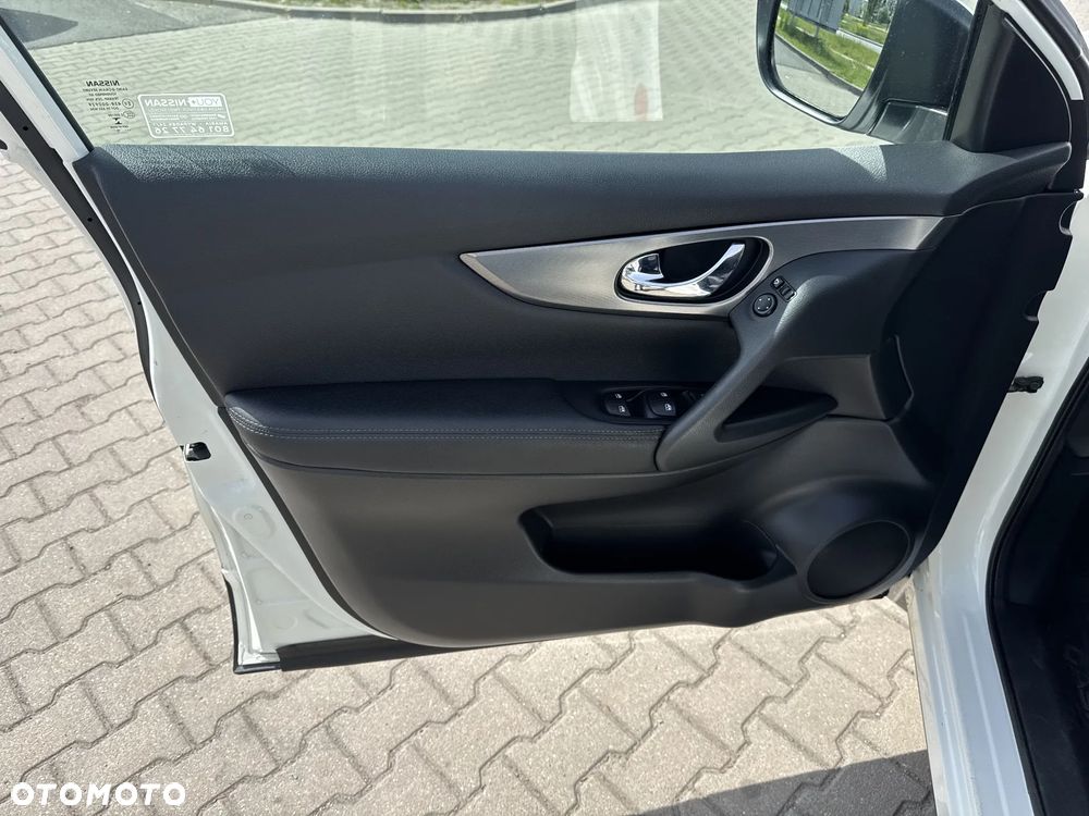 Nissan Qashqai 1.3 DIG-T N-Connecta EU6d - 26