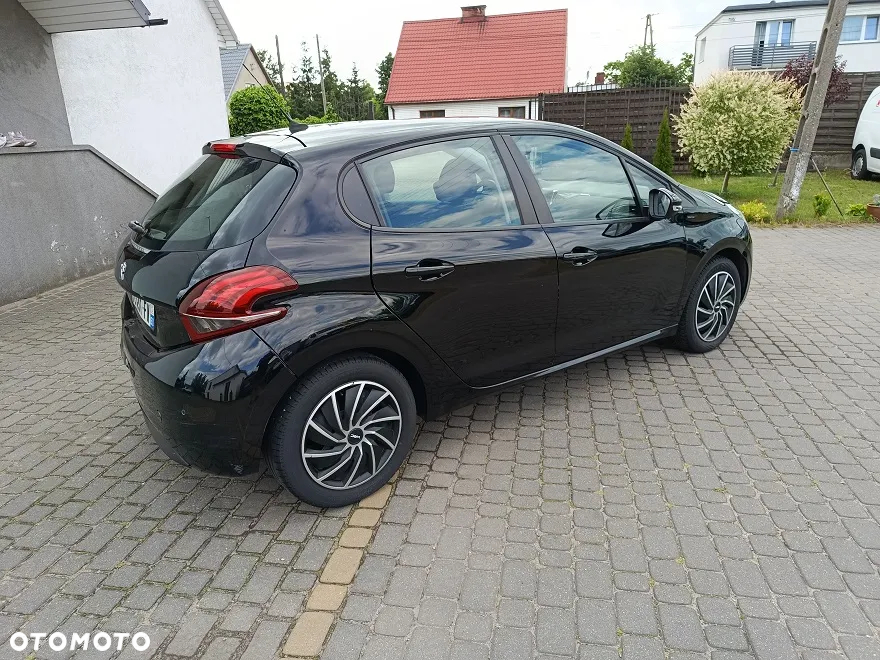Peugeot 208 - 6