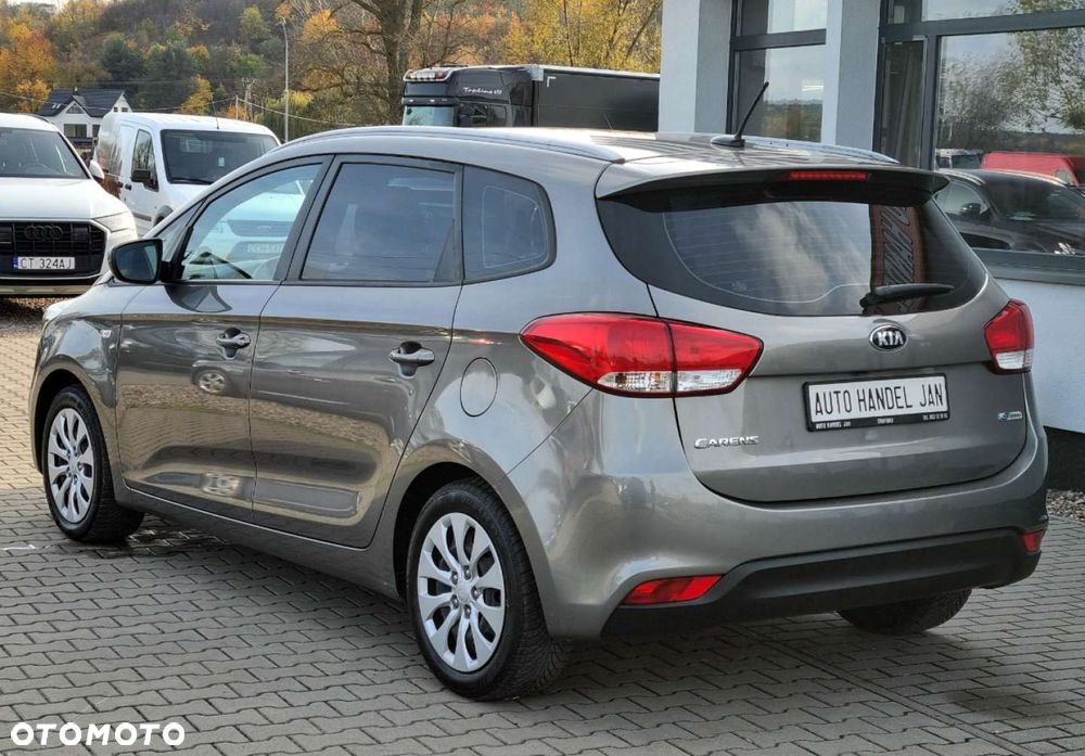 Kia Carens - 15