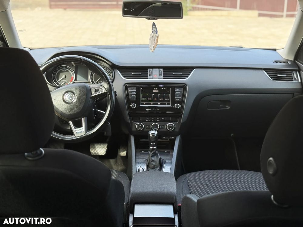 Skoda Octavia Combi 2.0 TDI 4x4 DSG RS - 12