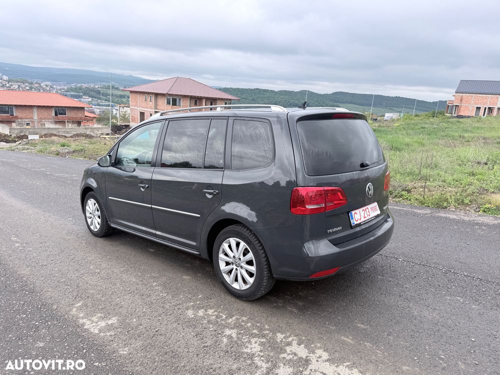 Volkswagen Touran - 11